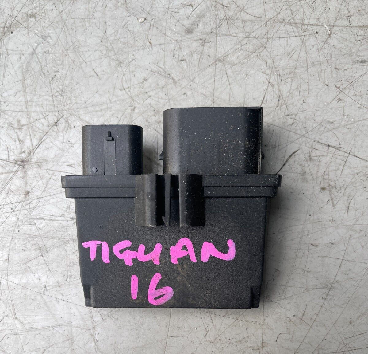 2016 VOLKSWAGEN TIGUAN CONTROL UNTI ADBLUE REDUCER 1724107-01