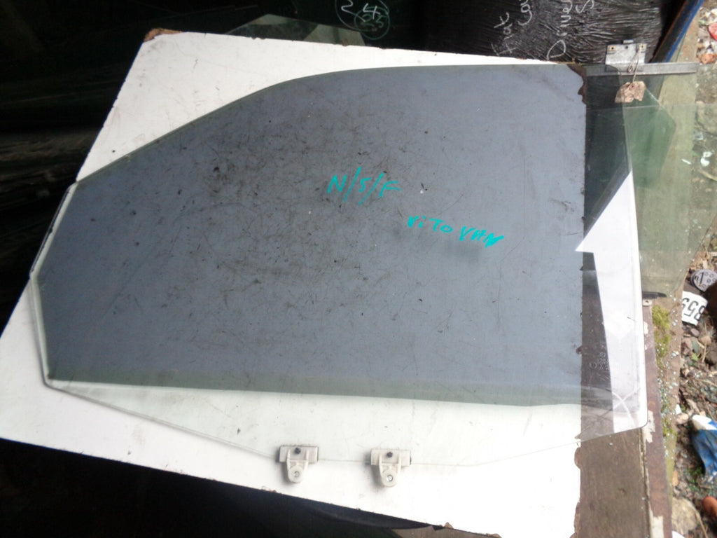 MERCEDES BENZ VITO VAN FRONT NS PASSENGER SIDE FRONT DOOR  GLASS