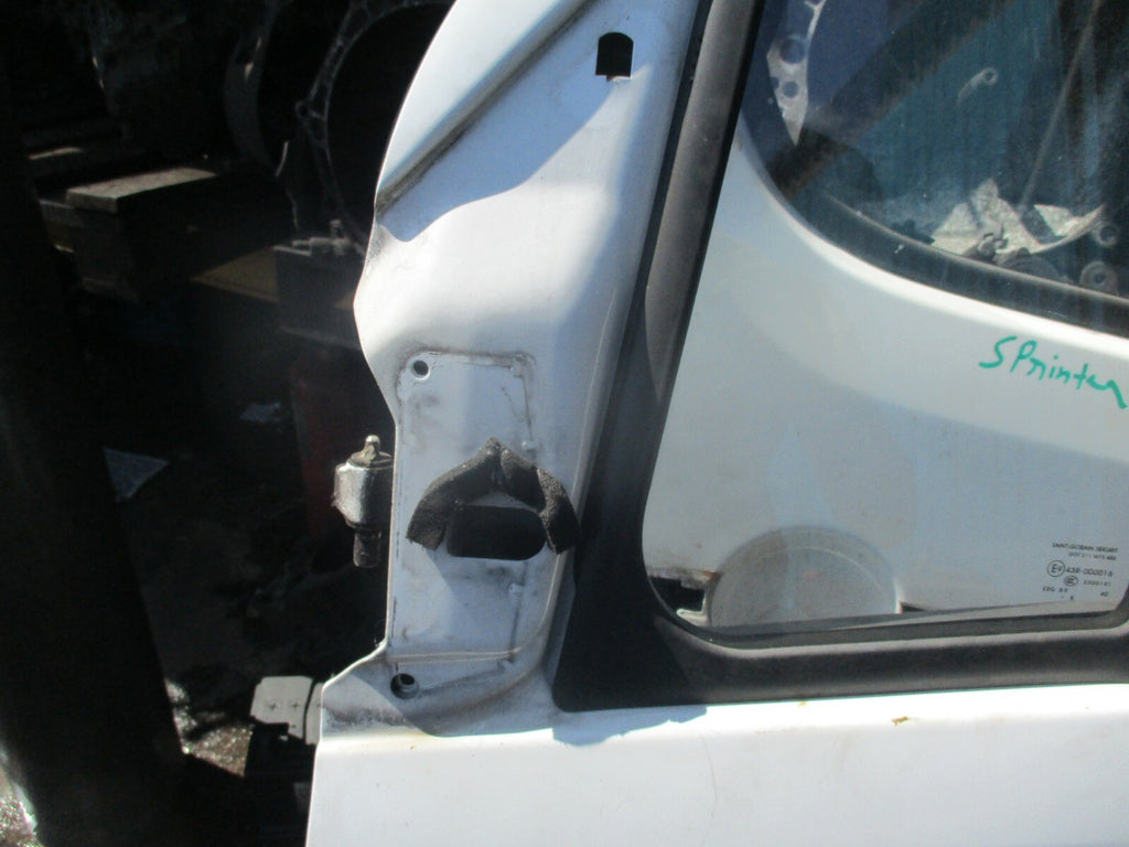 MERCEDES SPRINTER MK2 DOOR NSF PASSENGER SIDE FRONT DOOR WHITE