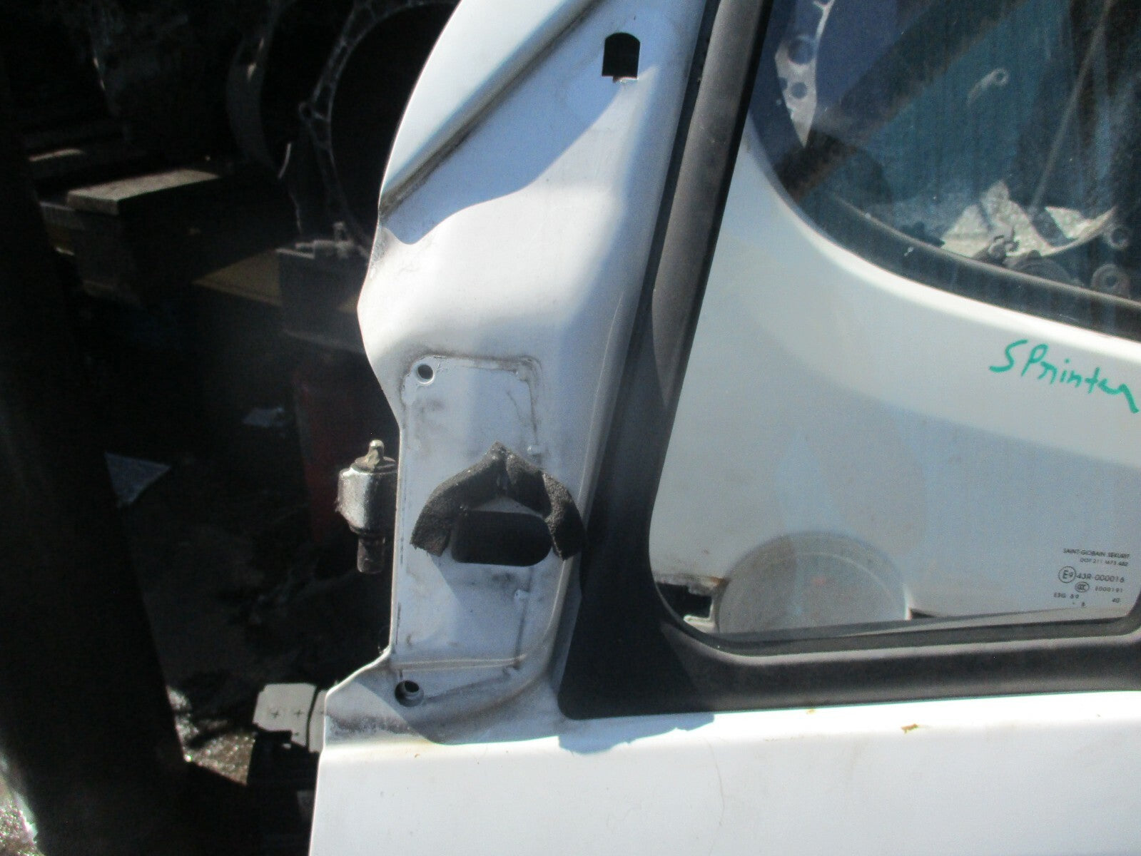MERCEDES SPRINTER MK2 DOOR NSF PASSENGER SIDE FRONT DOOR WHITE