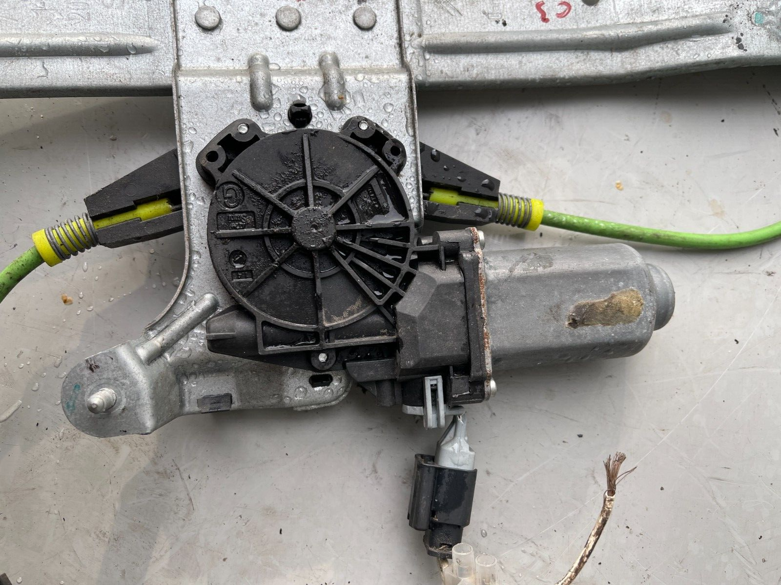 2011 CITROEN C3 NSF PASSENGERS SIDE FRONT WINDOW REGULATOR MOTOR 402189B