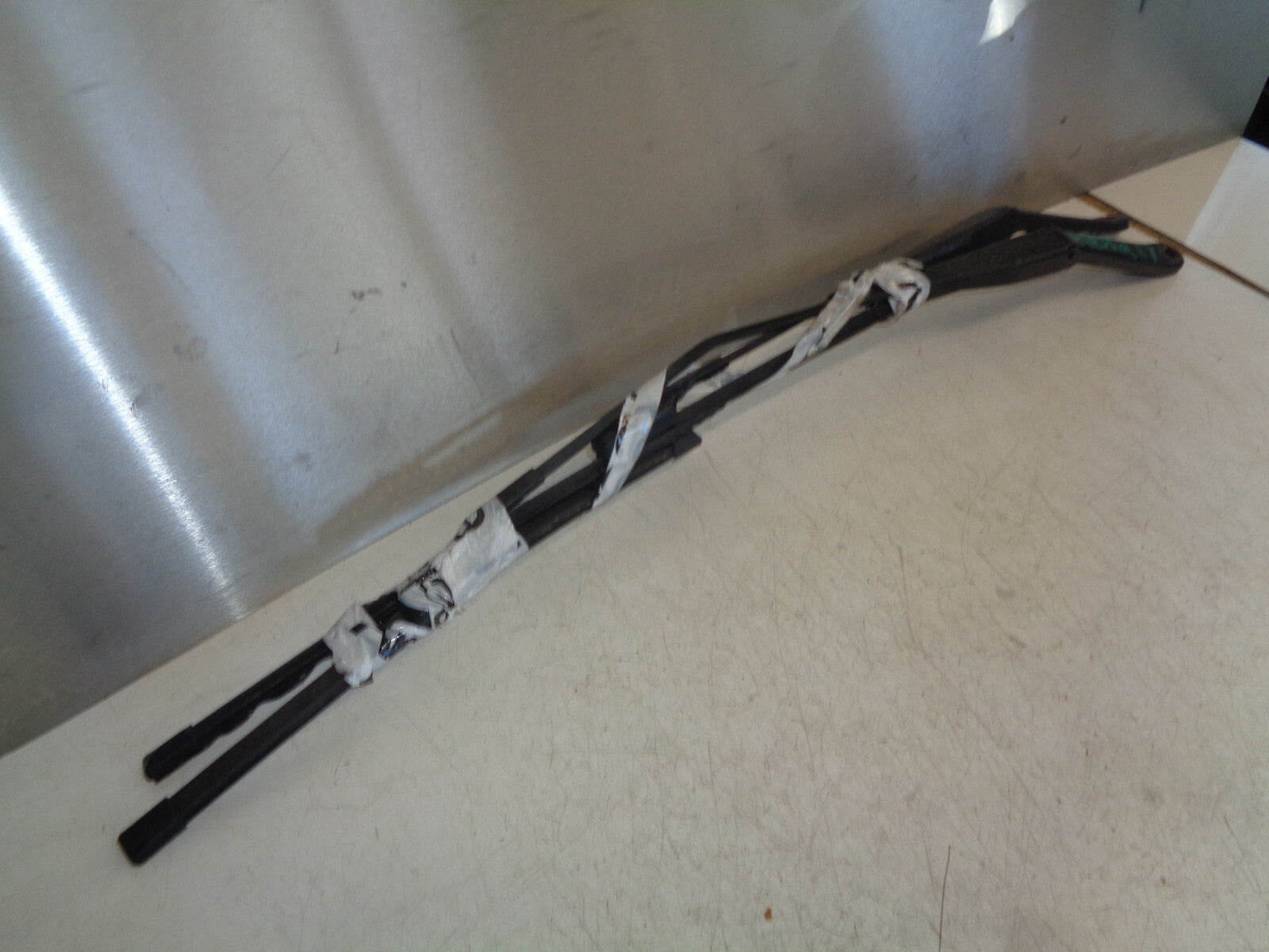 FORD FIESTA MK7 2017 FRONT WINDSCREEN WIPER ARMS + BLADE PAIR