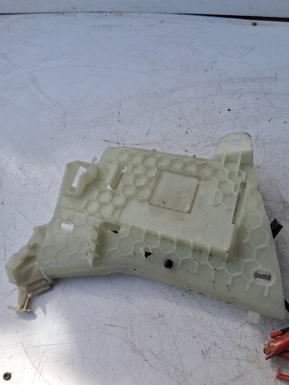 2024 BMW 2 SERIES BATTERY POSITIVE TERMINAL FUSE BOX 6822570