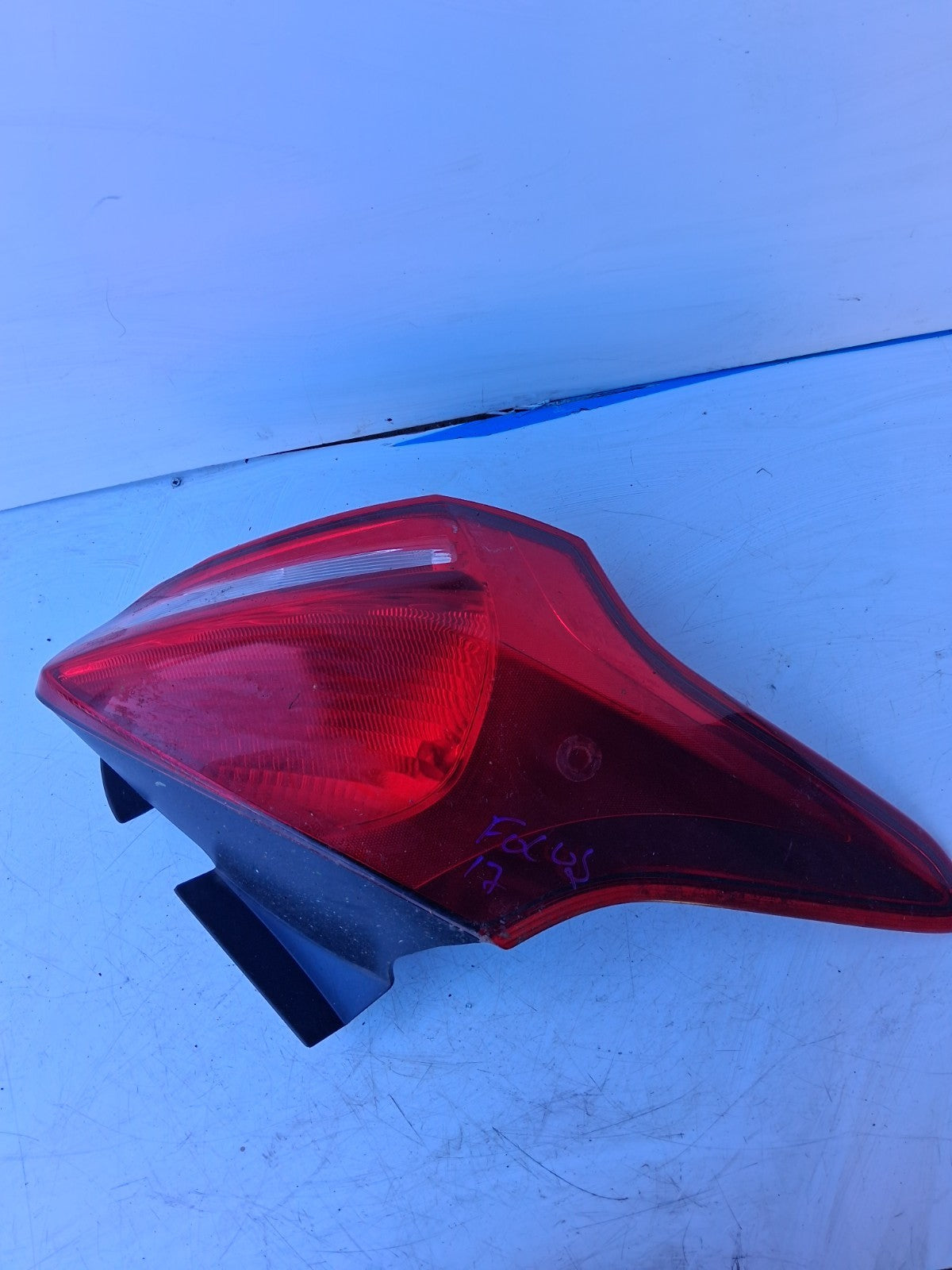 2017 FORD FOCUS NSR NEAR LEFT PASSENGER SIDE REAR TAIL LIGHT E1EB13405BC