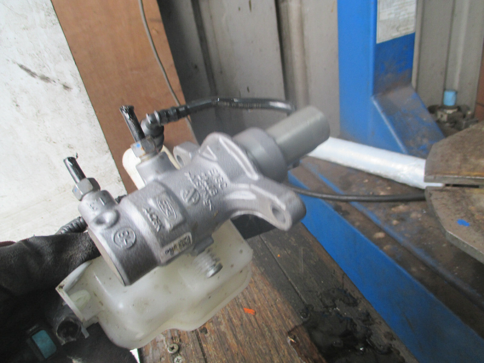 FORD S MAX MK2 2018 MASTER CYLINDER WITH RESERVOIR