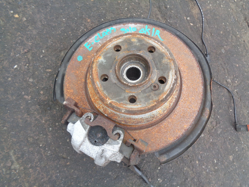 MERCEDES BENZ W212 2010 2.1 DIESEL OSR DRIVER SIDE REAR WHEEL HUB + CALIPER