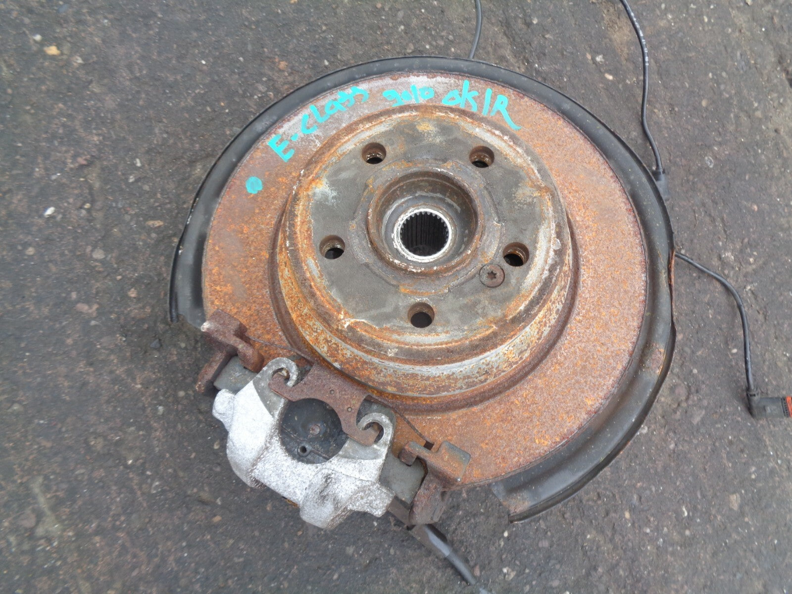 MERCEDES BENZ W212 2010 2.1 DIESEL OSR DRIVER SIDE REAR WHEEL HUB + CALIPER