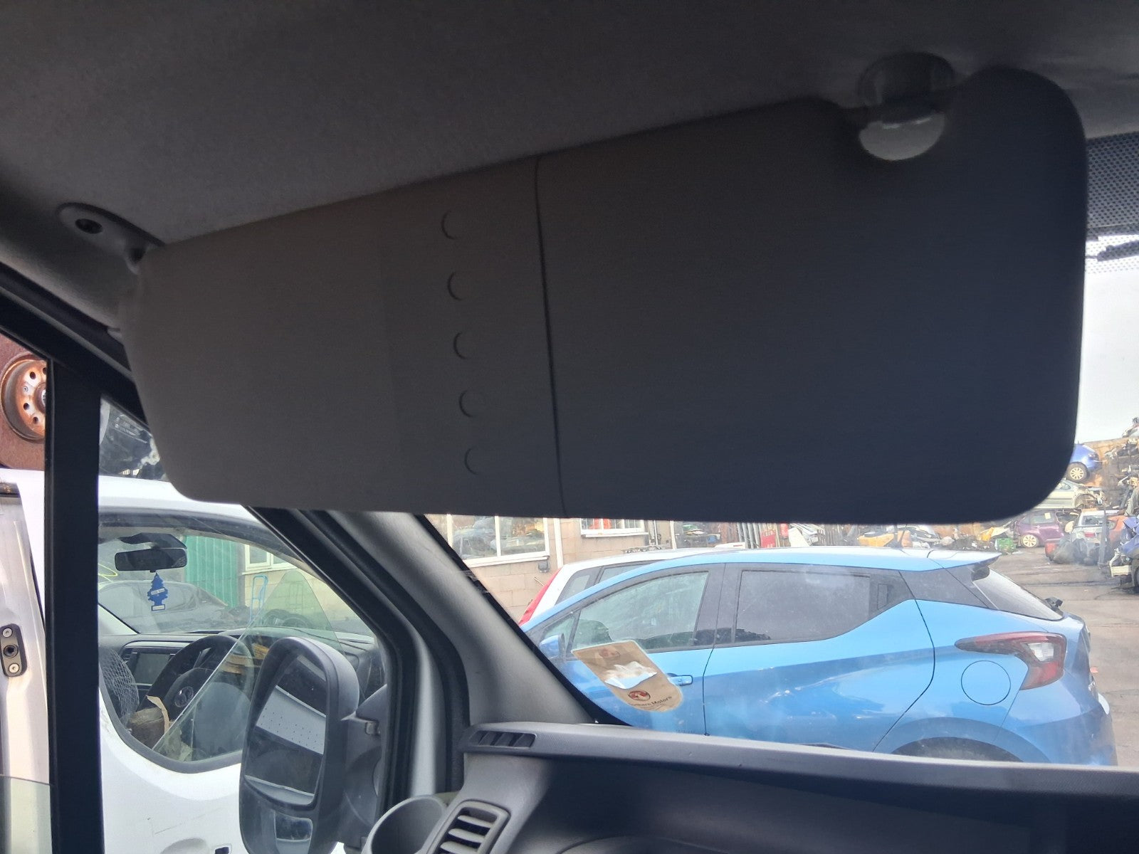 2014 VAUXHALL VIVARO MK1 NSF PASSENGER SIDE FRONT LEFT SUN VISOR SHADE