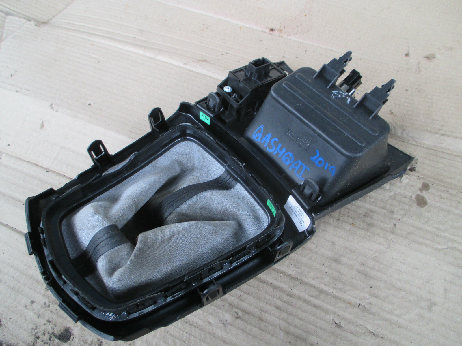 NISSAN QASHQAI MK2 J11 2019 CENTRE CONSOLE TRIM ELECTRIC HANDBRAKE SWITCH