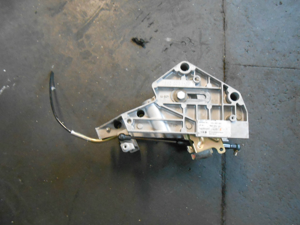 IVECO STRALIS 2005 STEERING COLUMN MOUNTING MOUNT SECTION 500355285