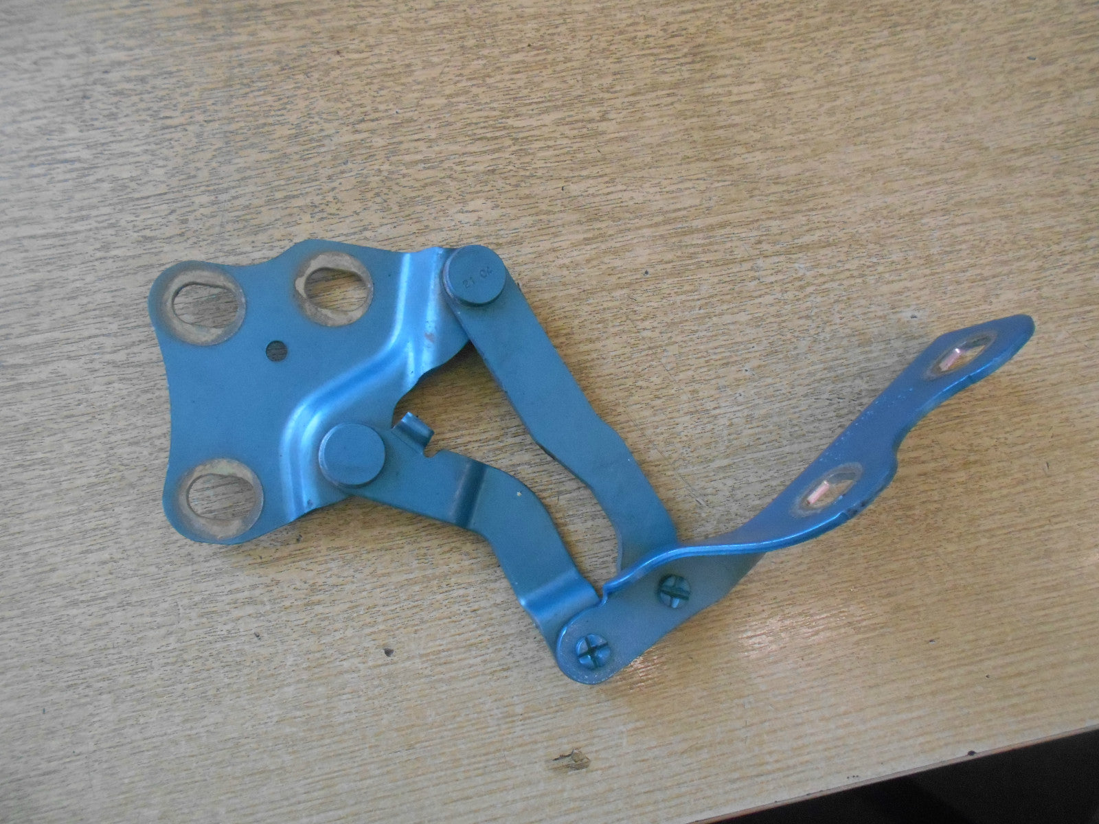 VAUXHALL MERIVA A 2004 OS DRIVER SIDE RIGHT BONNET HINGE BRACKET BLUE 93299986