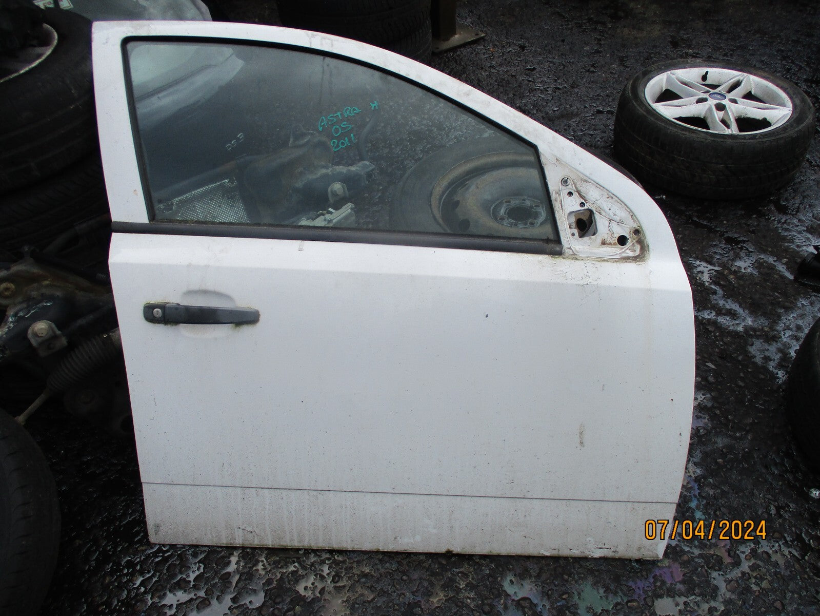 VAUXHALL ASTRA H 2009 OSF DRIVER SIDE DOOR WHITE