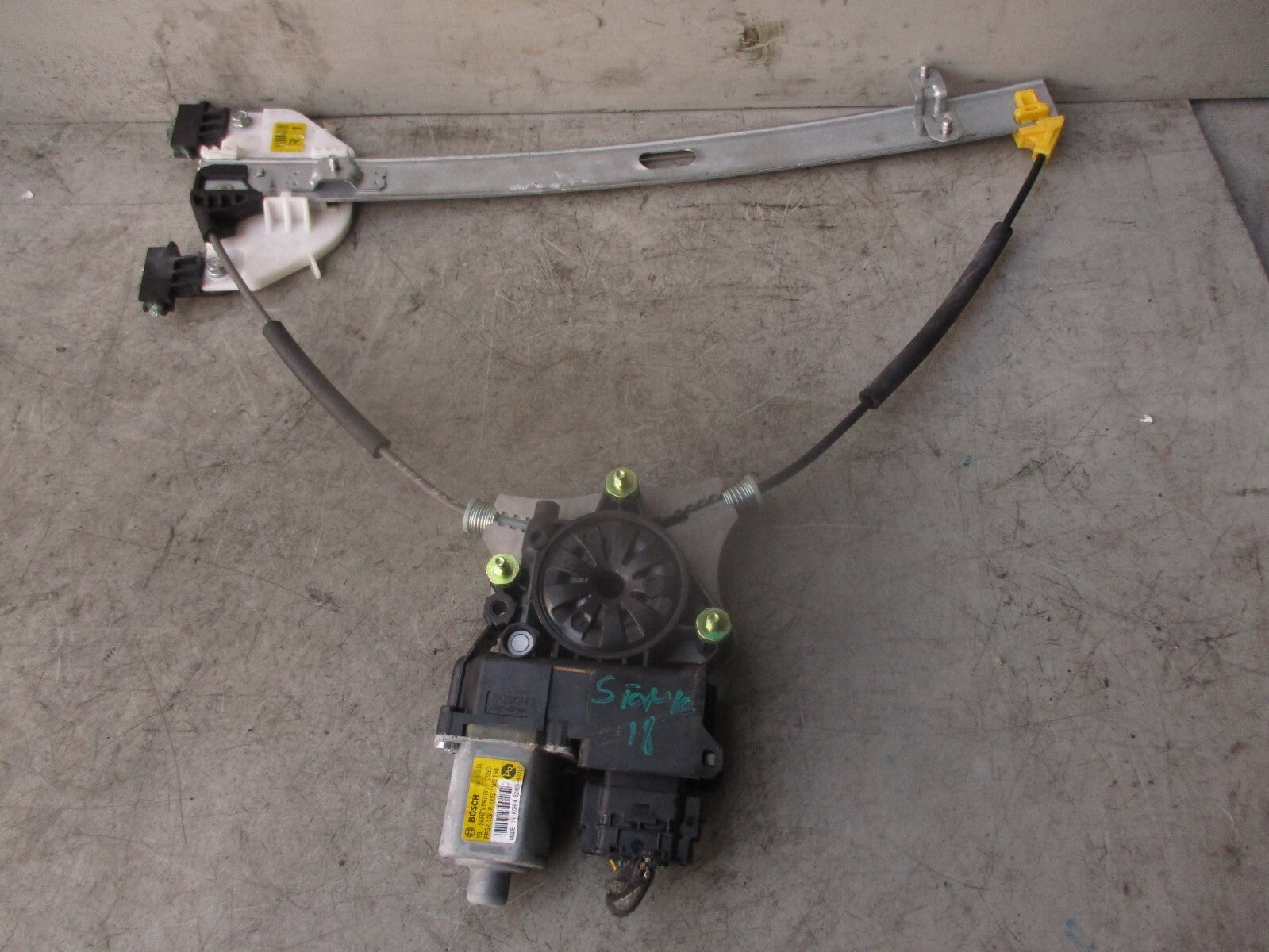 2018 KIA STONIC OSF DRIVER SIDE FRONT RIGHT WINDOW MOTOR REGULATOR 82460H8010