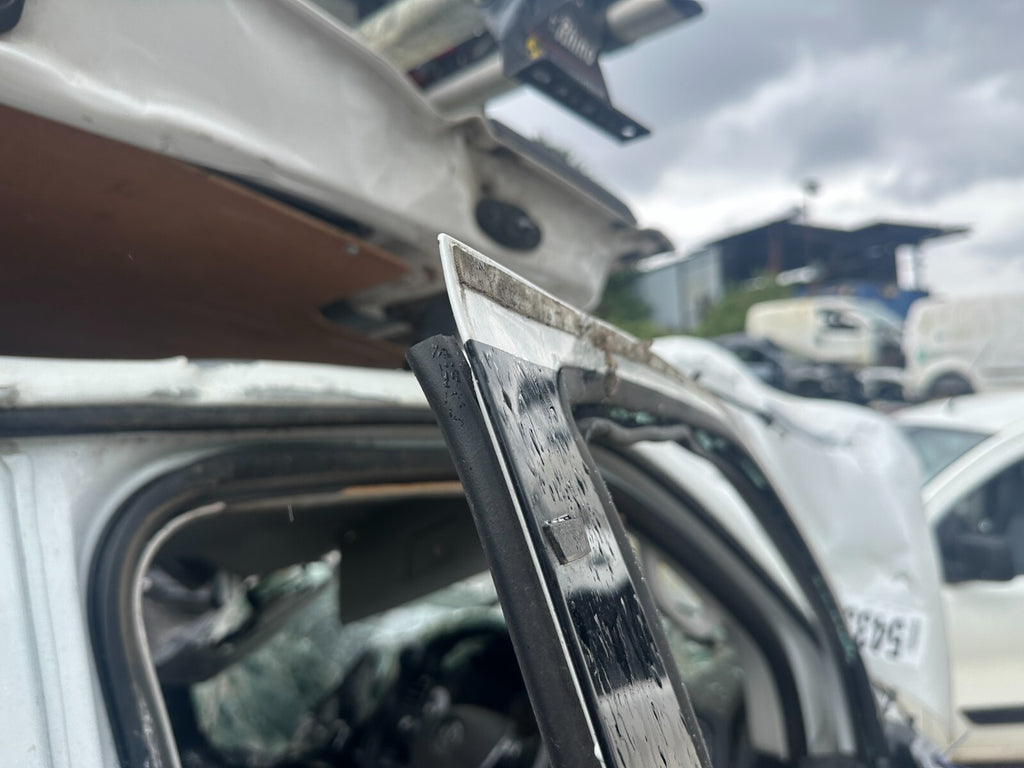 2018 VOLKSWAGEN TRANSPORTER T6 OSF DRIVER SIDE FRONT DOOR BARE WHITE DAMAGED