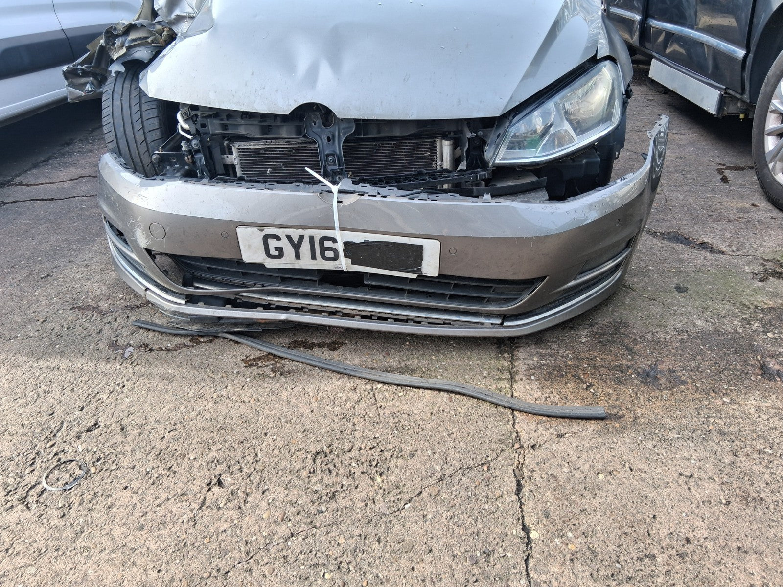 2016 VOLKSWAGEN GOLF MK7 FRONT COMPLETE BUMPER GREY DAMAGED