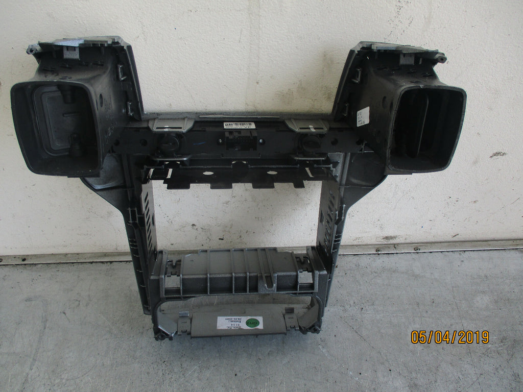 VAUXHALL ZAFIRA B 2009 STEREO PLASTIC TRIM SURROUND VENTS 13100107