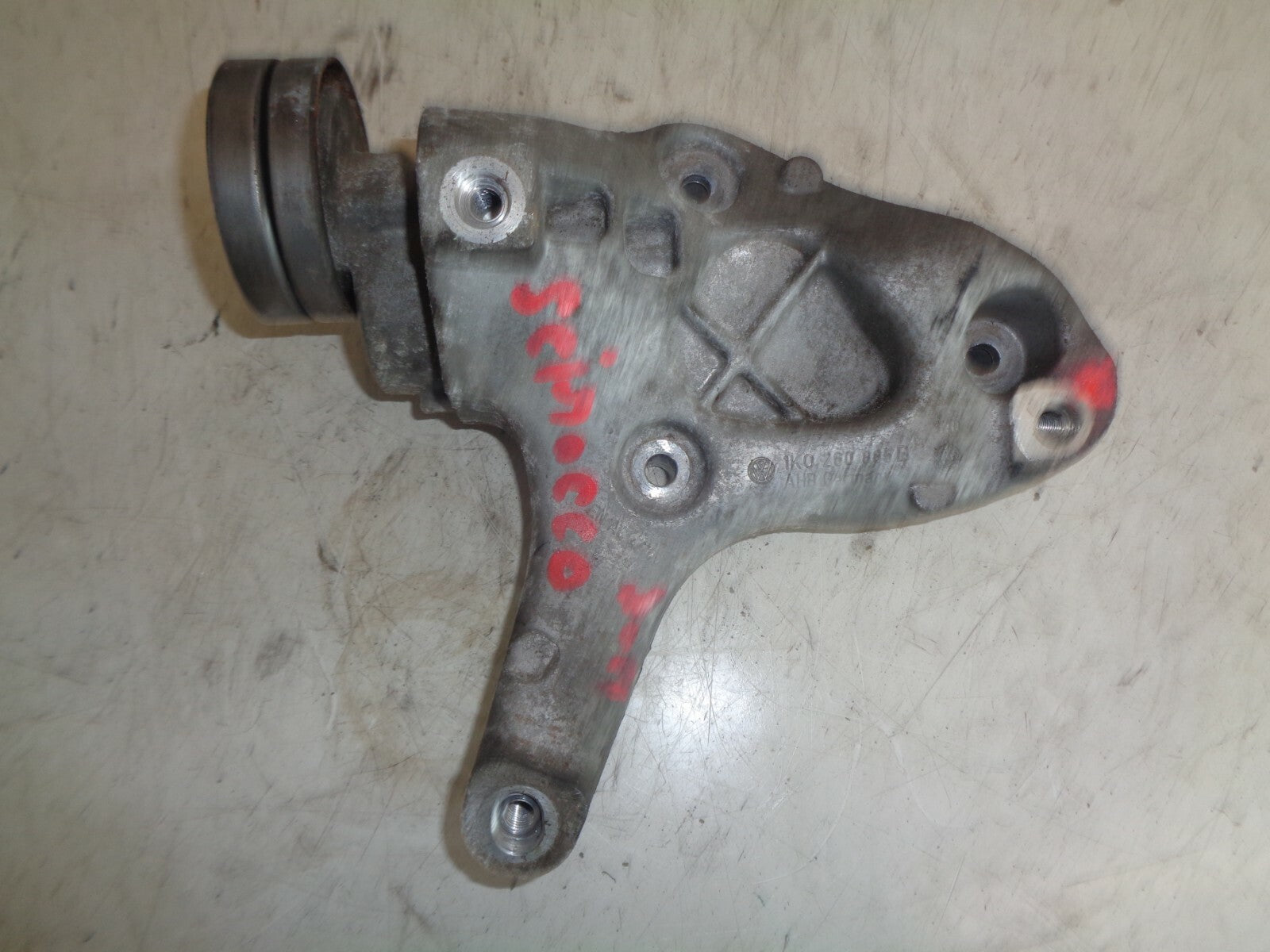VW VOLKSWAGEN SCIROCCO 2011 1.4PETROL TSI PULLEY BELT TENSIONER MOUNT 1K0260885B