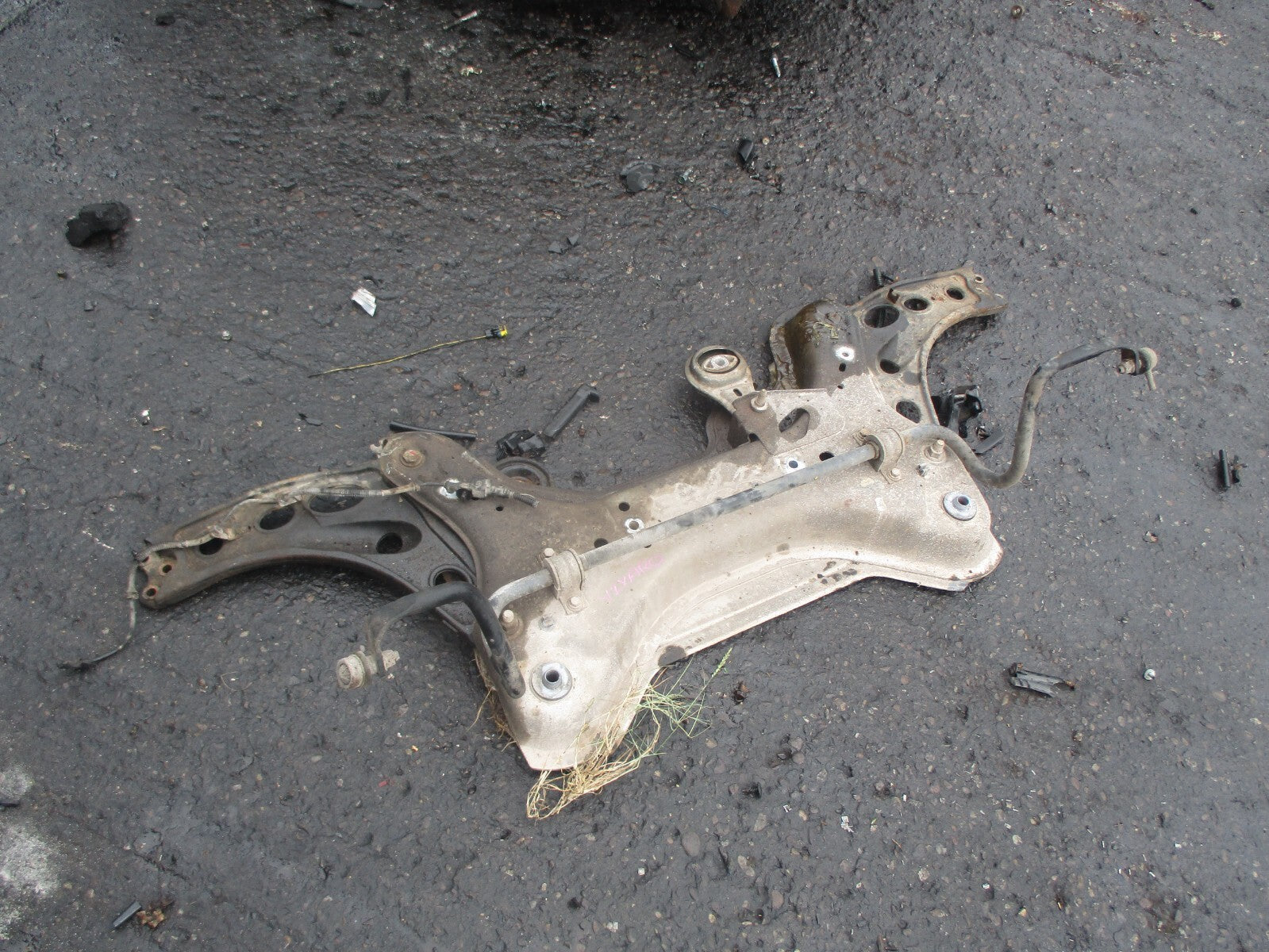VAUXHALL VIVARO 2013 2.0 DIESEL FRONT SUBFRAME CRADLE WISHBONE