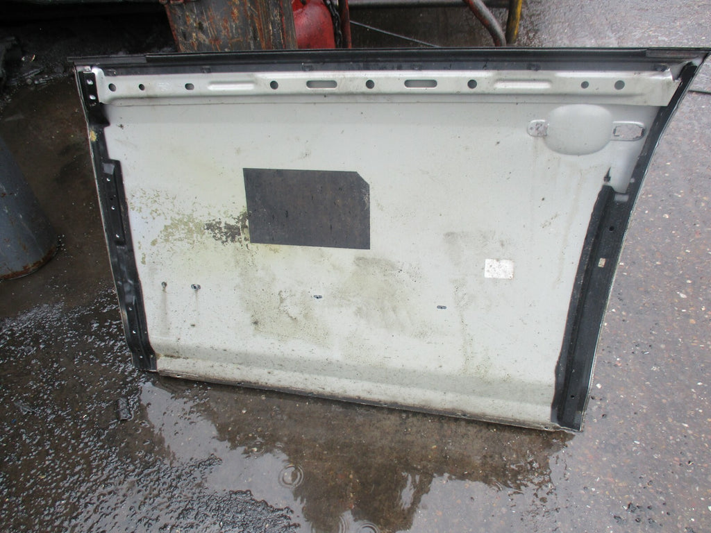 VW VOLKSWAGEN GOLF MK5 OSF DRIVER  SIDE FRONT DOOR SKIN SILVER