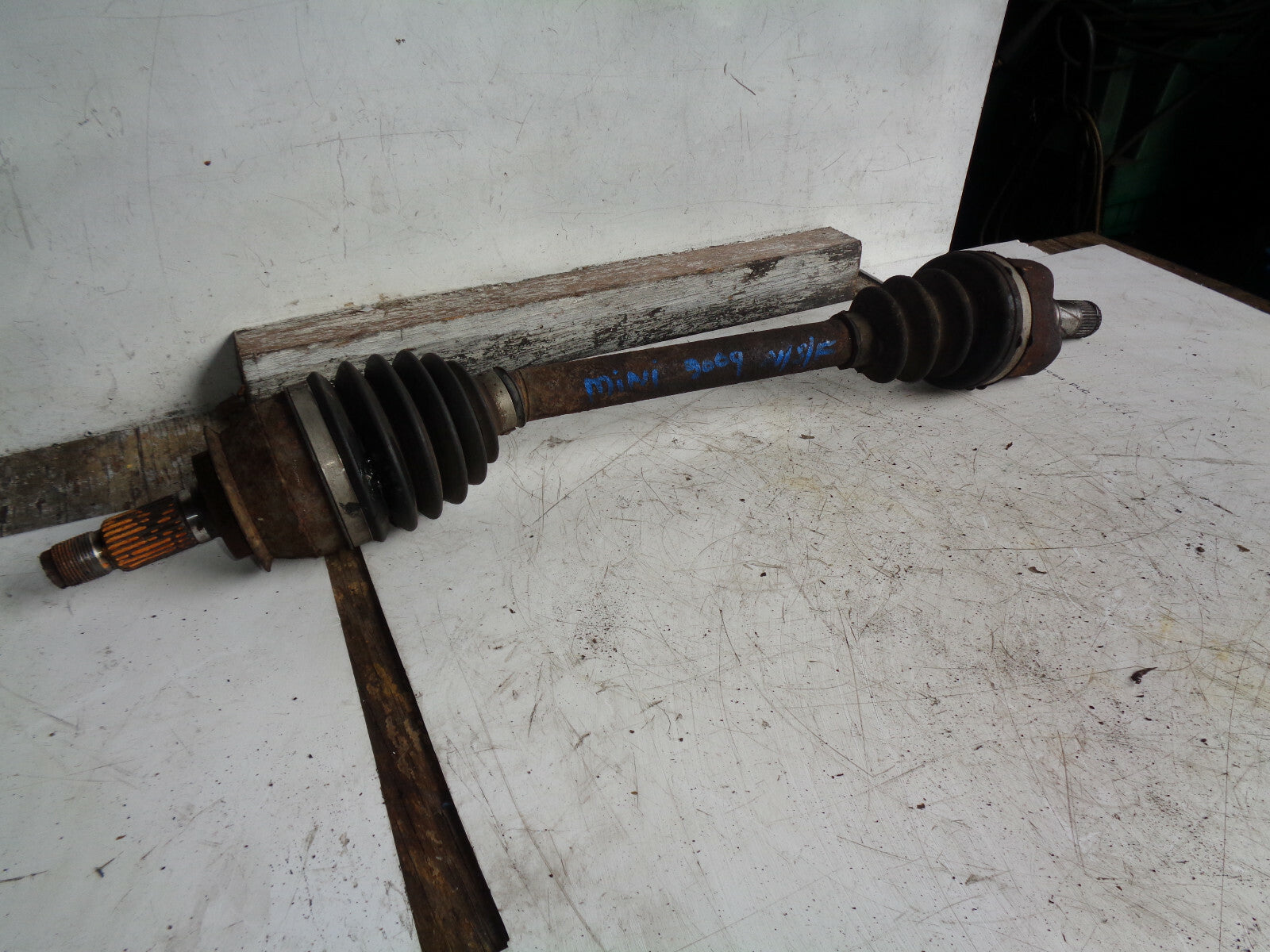 MINI COOPER ONE R56 2009 MANUAL NSF PASSENGER SIDE DRIVESHAFT