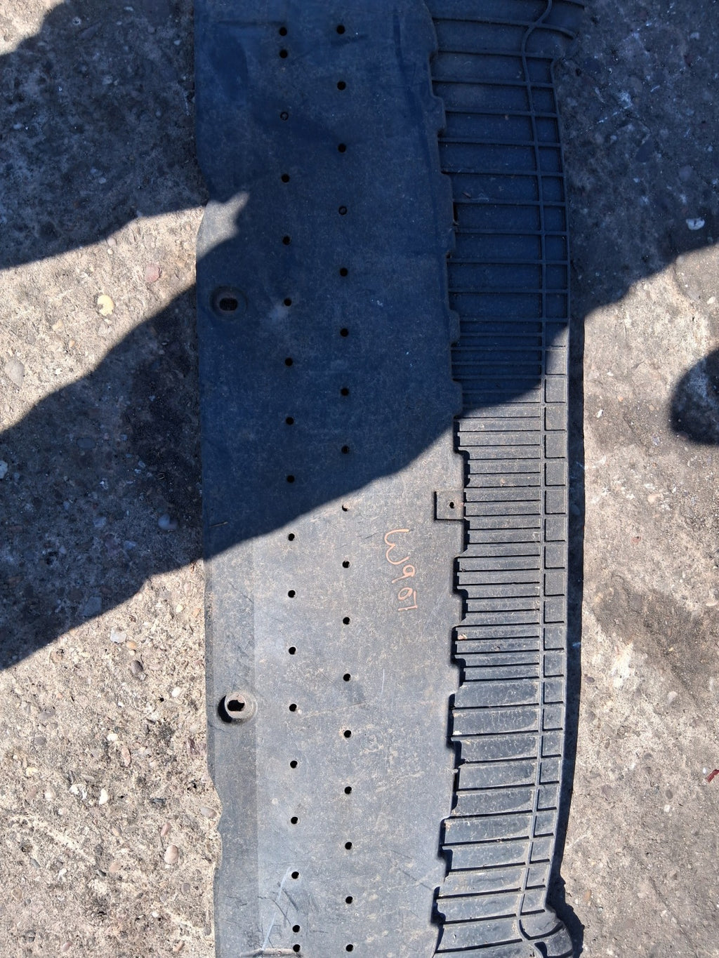 2008 AUDI A4 B8 FRONT BUMPER RADIATOR GRILL 8K0807233