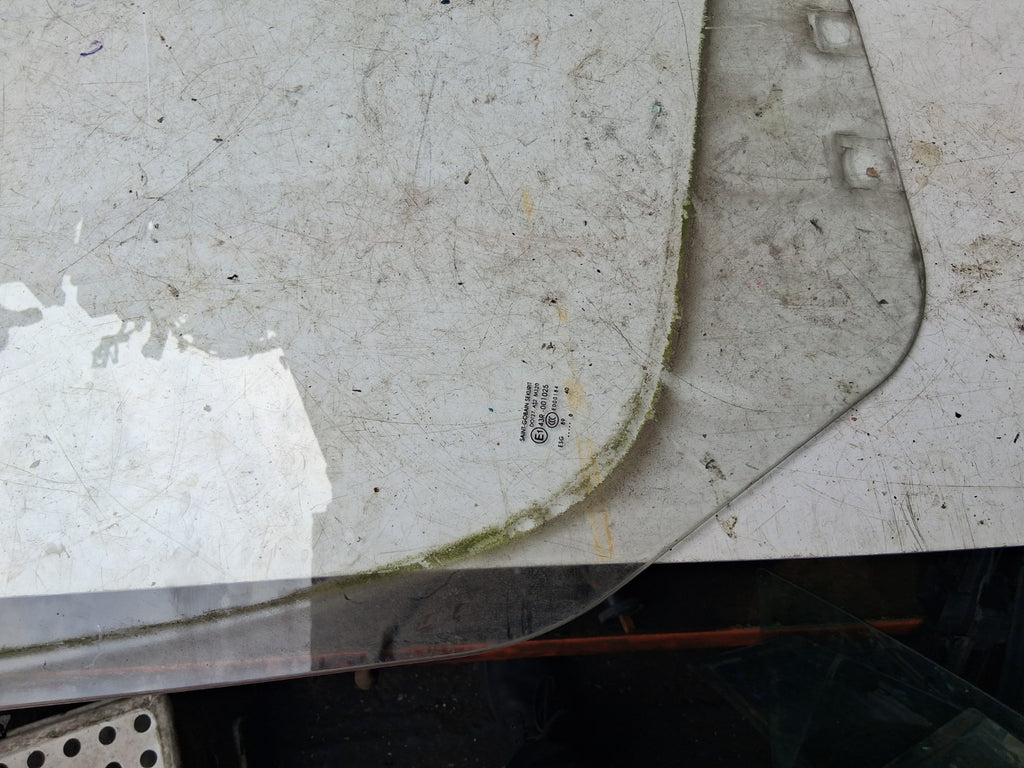 2010 MERCEDES BENZ SPRINTER W906 OSF DRIVER SIDE FRONT RIGHT WINDOW GLASS