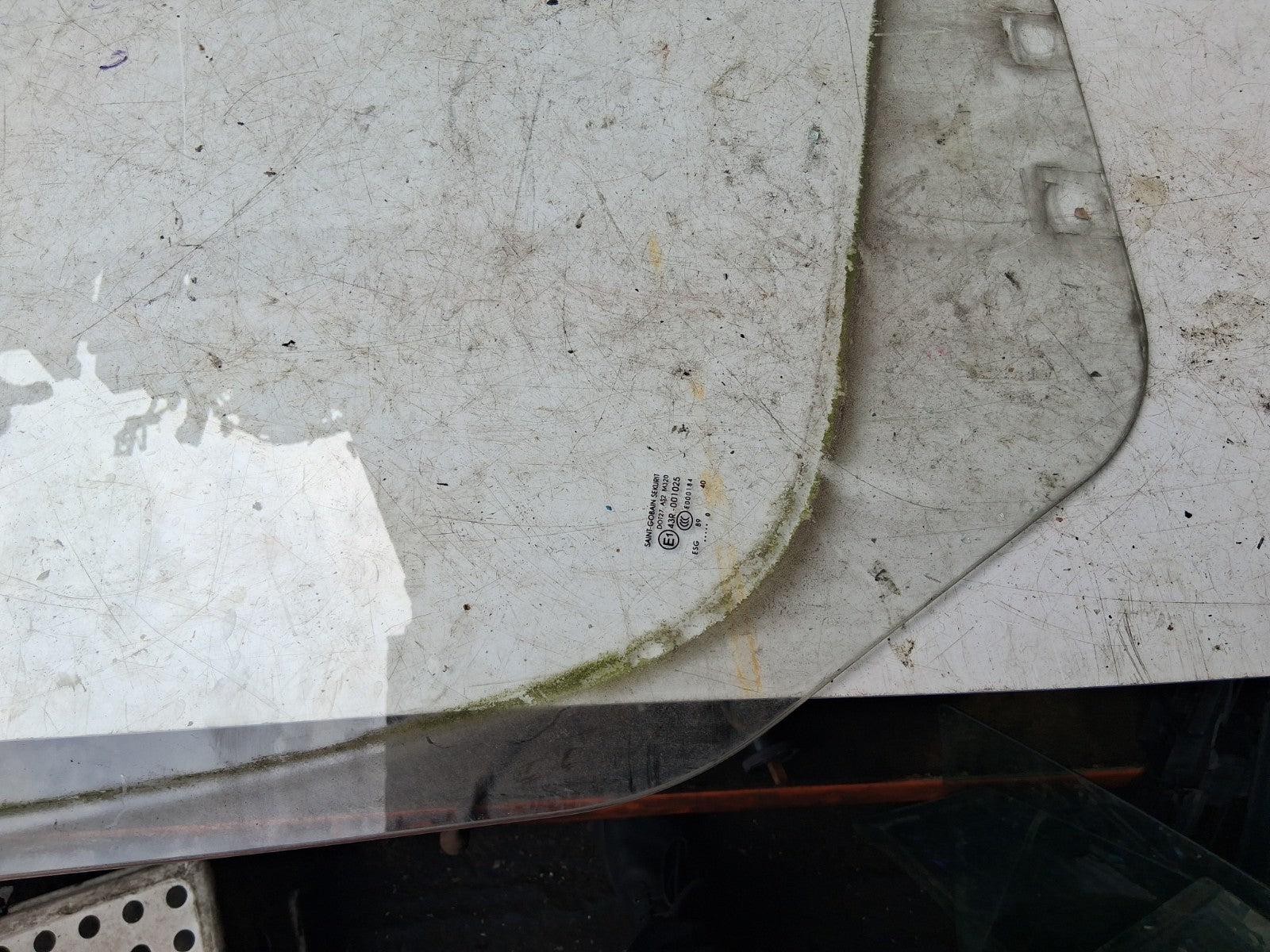 2010 MERCEDES BENZ SPRINTER W906 OSF DRIVER SIDE FRONT RIGHT WINDOW GLASS