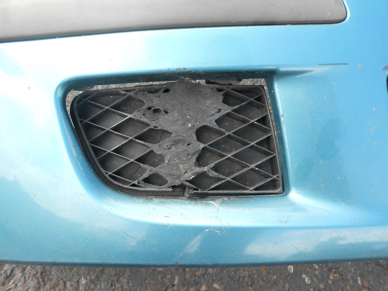 MAZDA PREMACY 1999 COMPLETE FRONT BUMPER GRILL GRILLS STRIP GREEN