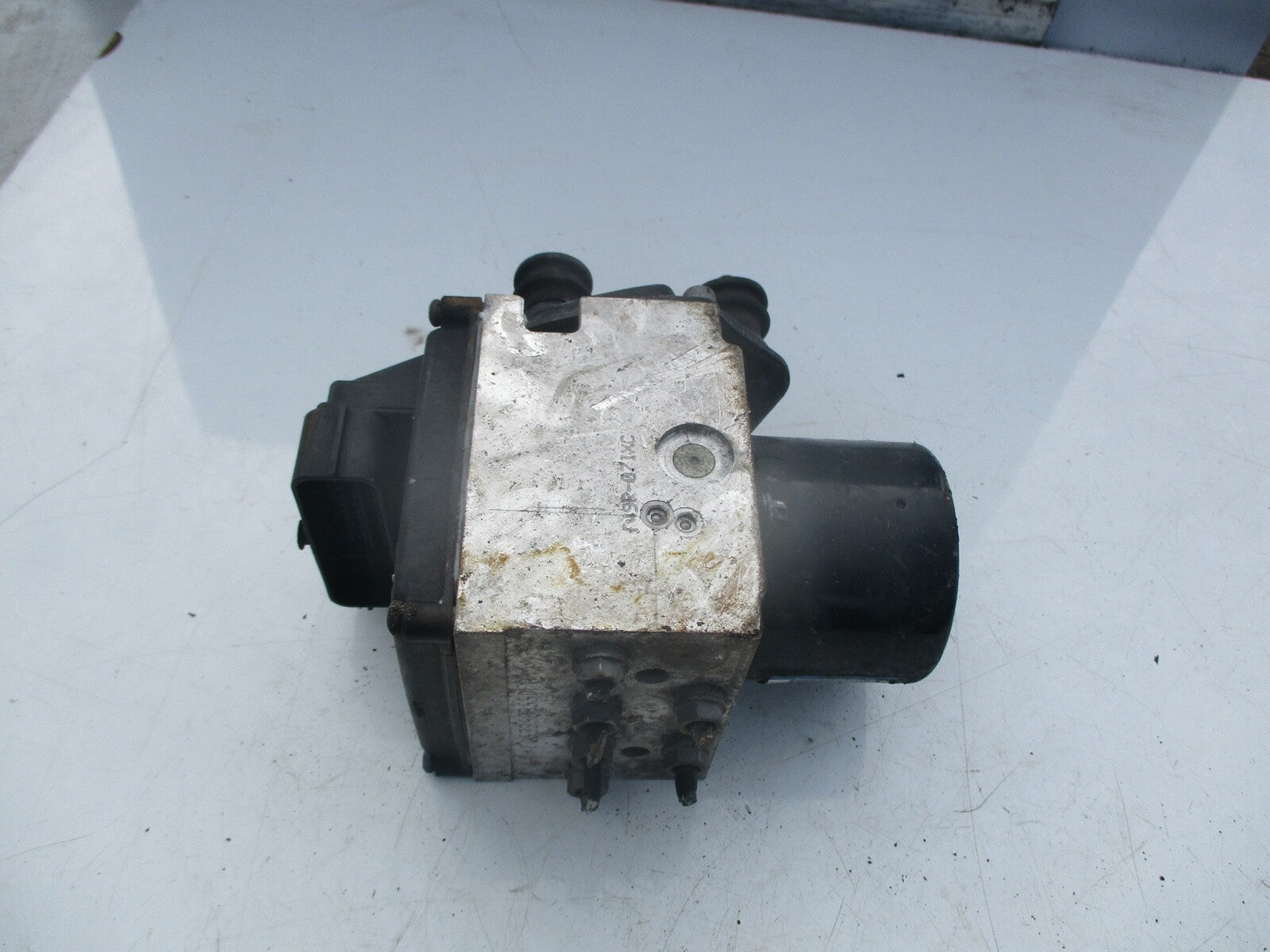 VW VOLKSWAGEN PASSAT B6 2.0 TDI ABS PUMP 3C0 614 095 P