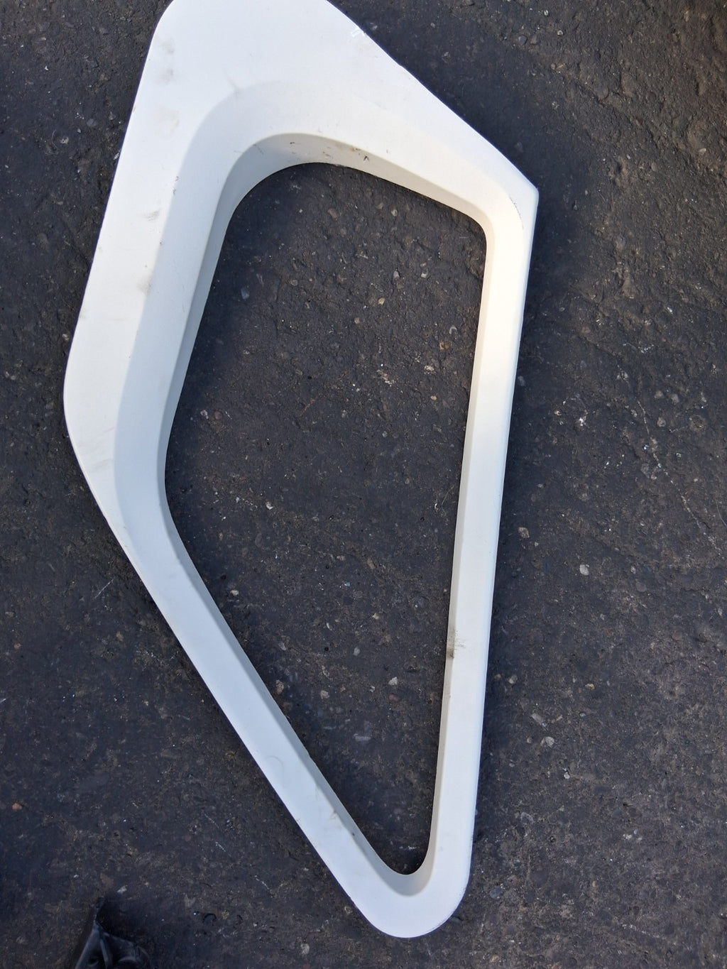 2024 FIAT DUCATO MK3 NSF PASSENGER SIDE INNER QUARTER GLASS TRIM 1308562070