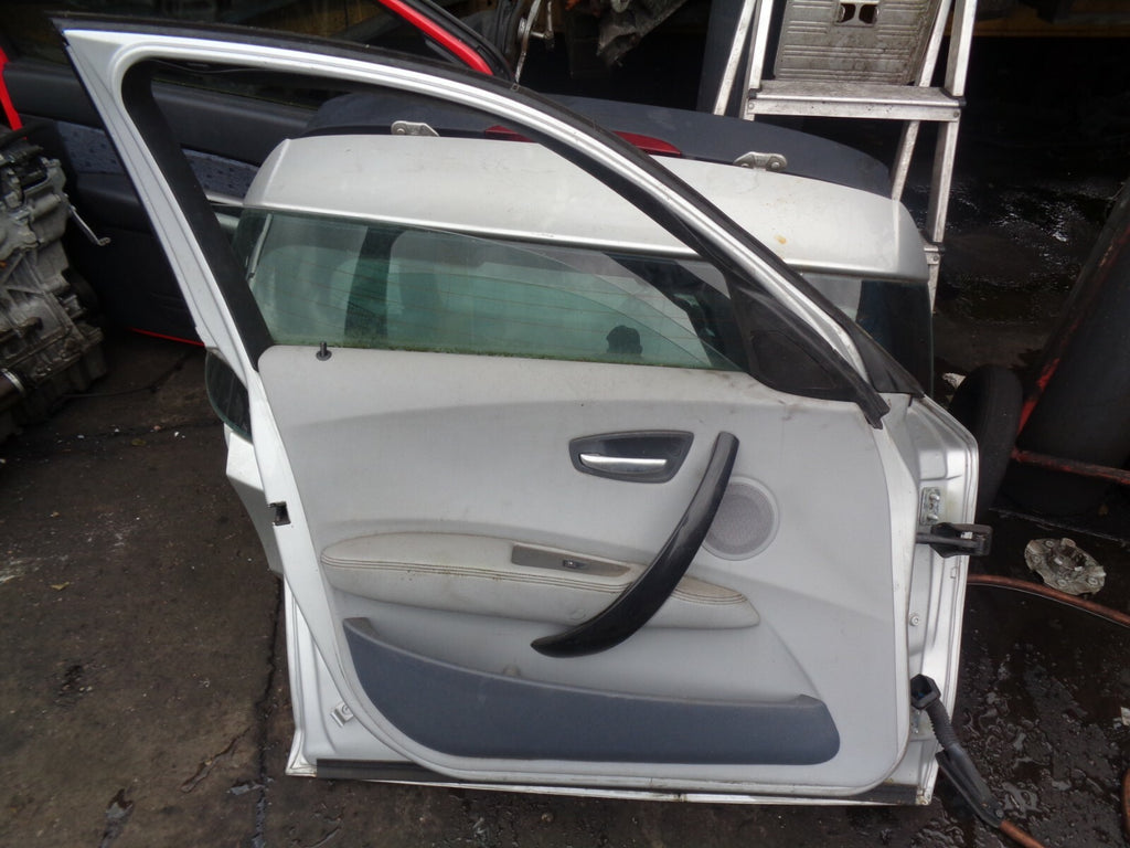 BMW 1 SERIES E87 5 DOOR PASSENGER SIDE FRONT COMPLETE DOOR SILVER