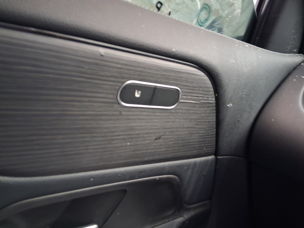 2025 MERCEDES BENZ GLA 180 H247 NSF PASSENGER SIDE FRONT LEFT DOOR CARD PANEL