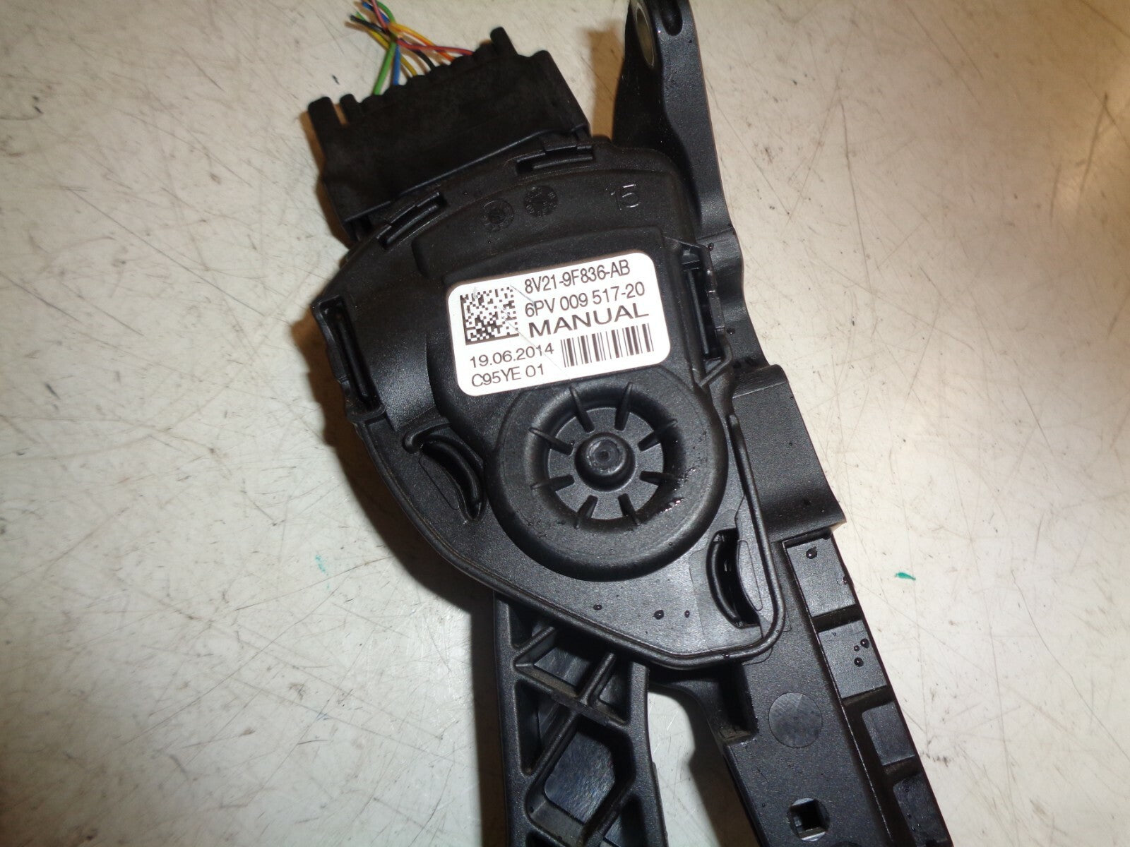 FORD FIESTA MK7 2017 1.25 PETROL ACCELERATOR THROTTLE PEDAL 8V219F836AB