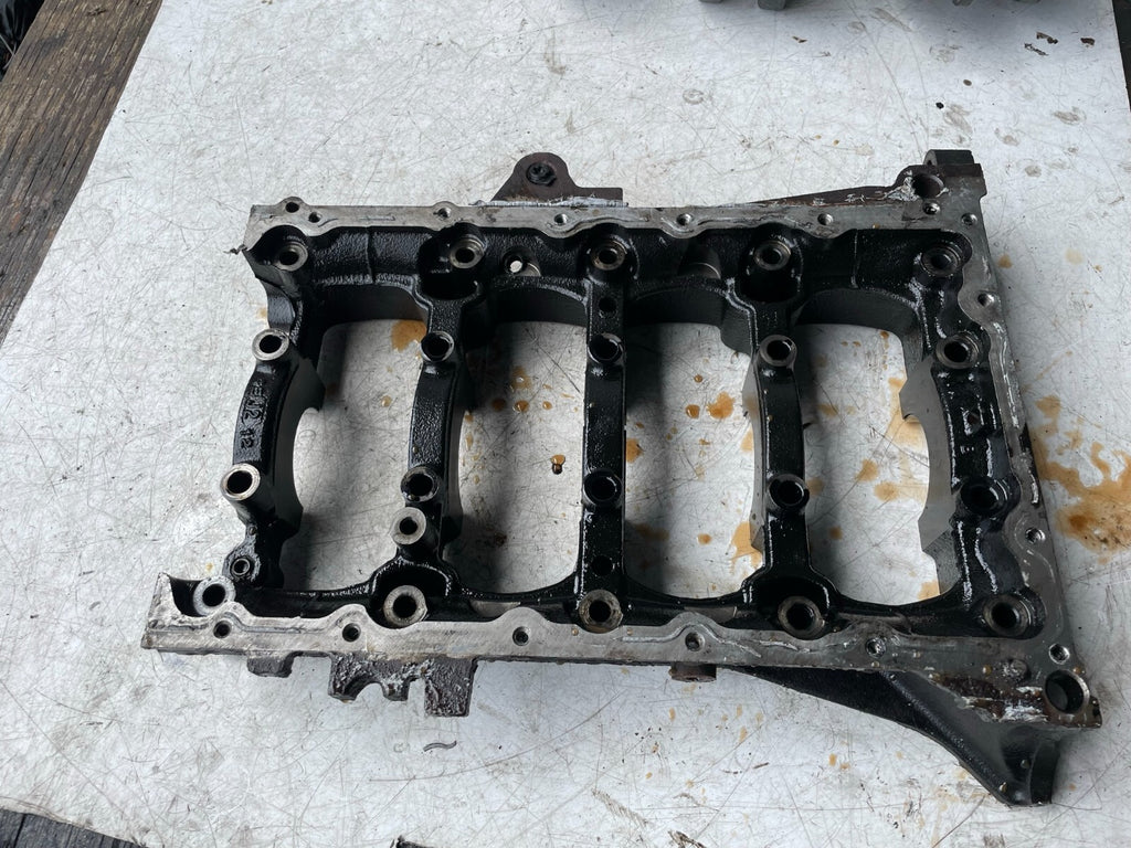 2015 HYUNDAI I40 1.7 DIESEL D4FD H ENGINE CRANKSHAFT HOUSING CASING CRANK SHAFT