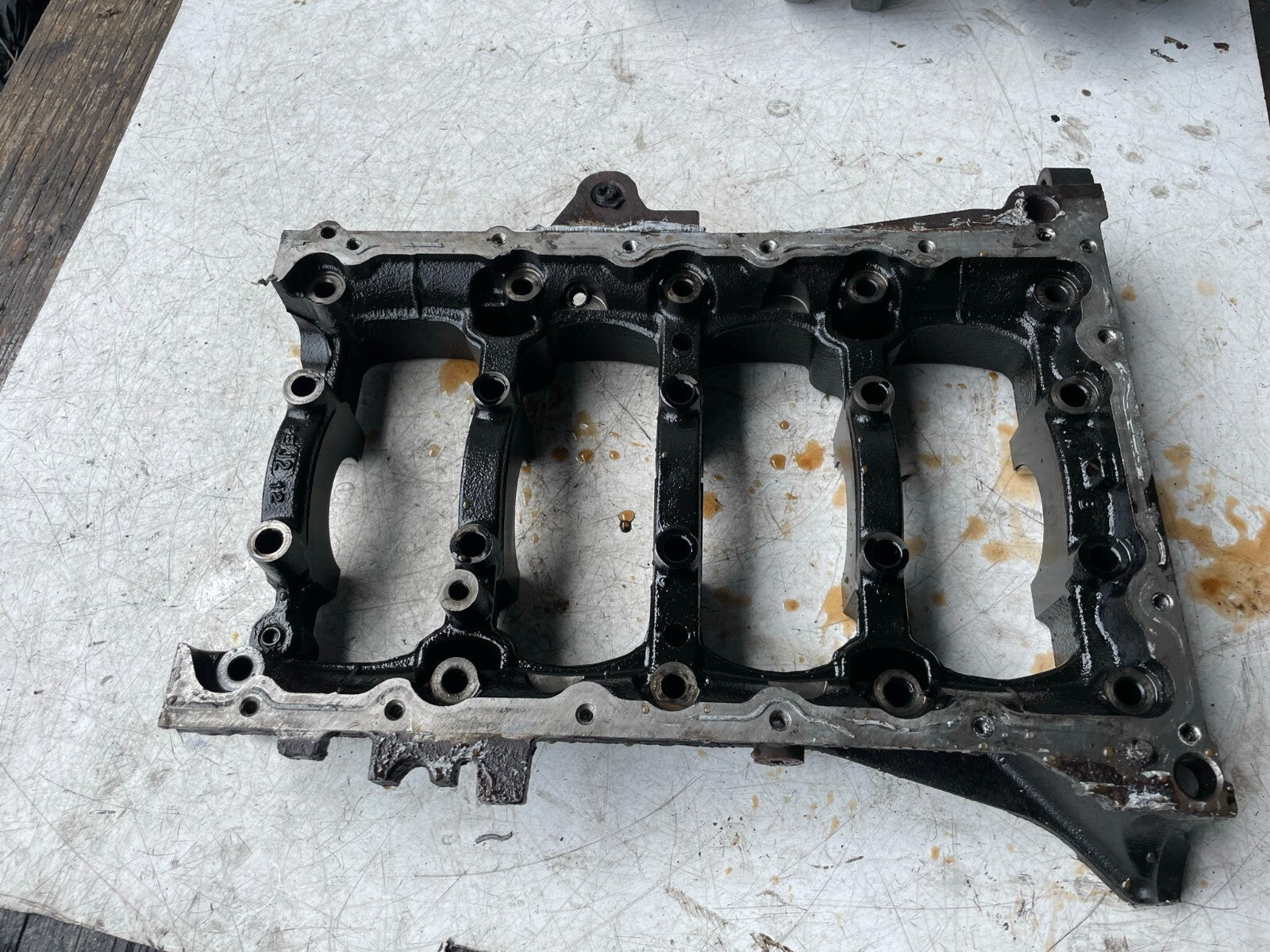 2015 HYUNDAI I40 1.7 DIESEL D4FD H ENGINE CRANKSHAFT HOUSING CASING CRANK SHAFT