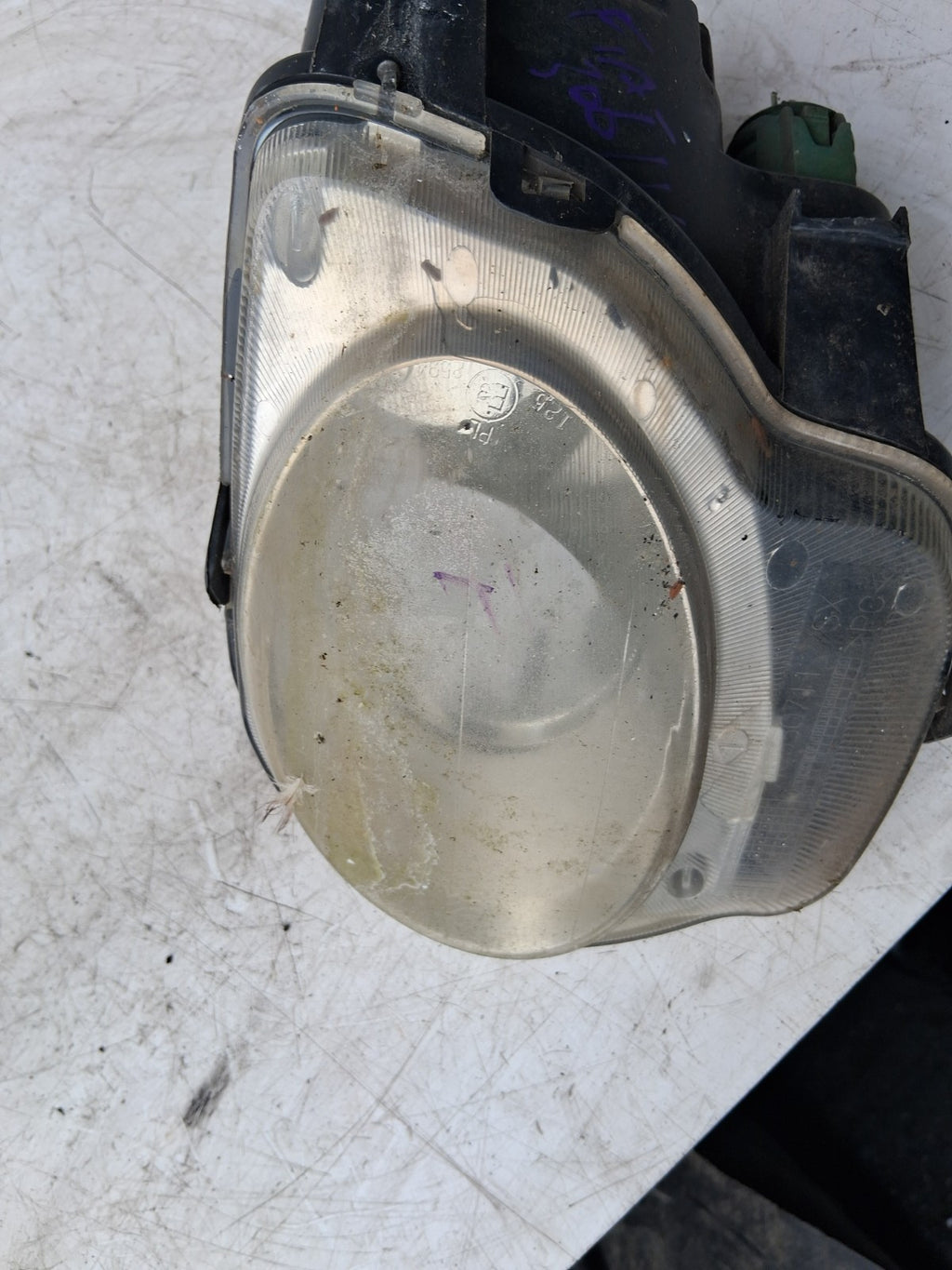2015 FIAT 500 LOUNGE NSF PASSENGER SIDE FRONT LEFT DRL HEADLIGHT TAB BROKEN