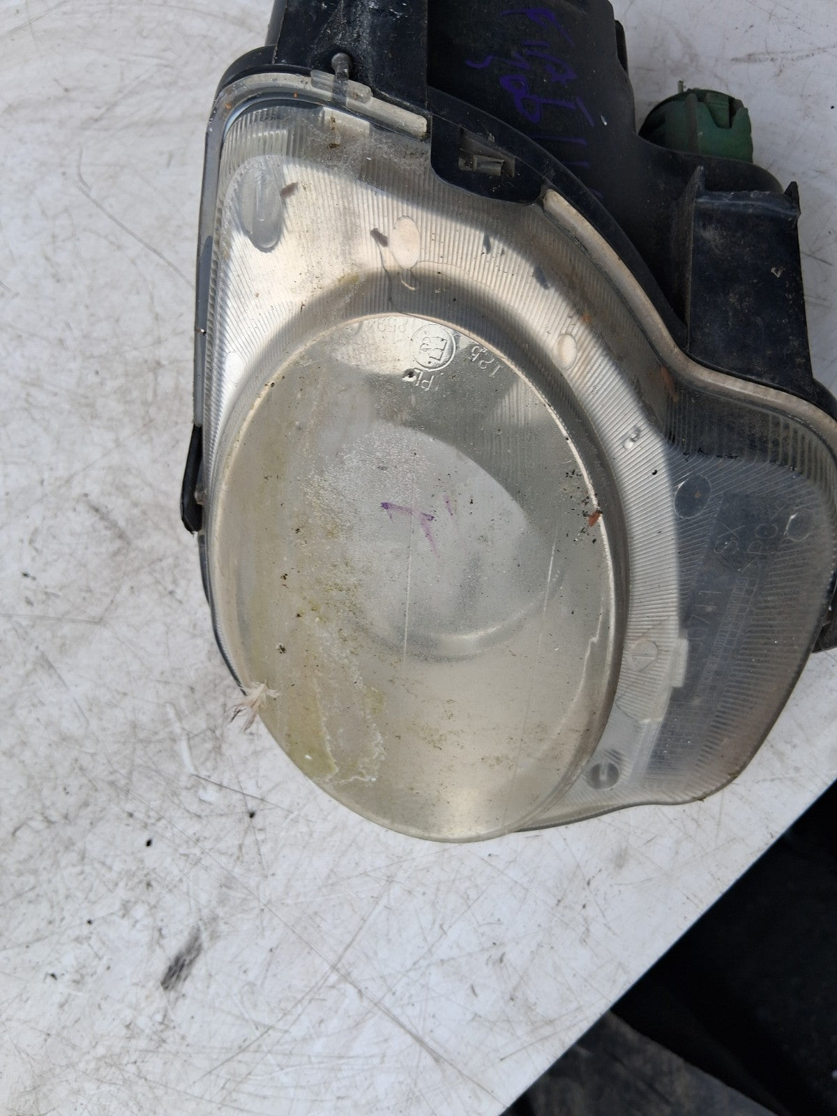2015 FIAT 500 LOUNGE NSF PASSENGER SIDE FRONT LEFT DRL HEADLIGHT TAB BROKEN