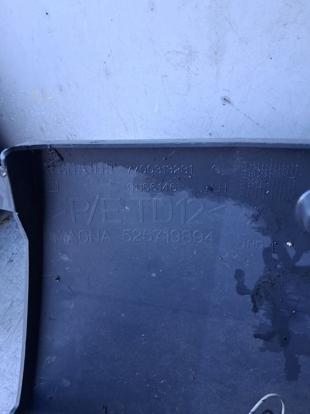 2005 VAUXHALL VIVARO NSR PASSENGER SIDE REAR BUMPER CORNER 7700313231