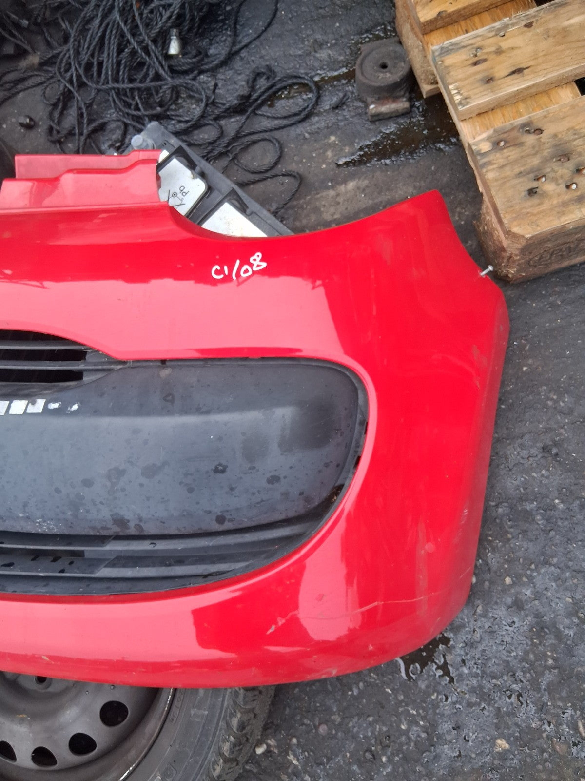 2008 CITROEN C1 3 DOOR COMPLETE FRONT BUMPER WITH GRILL RED