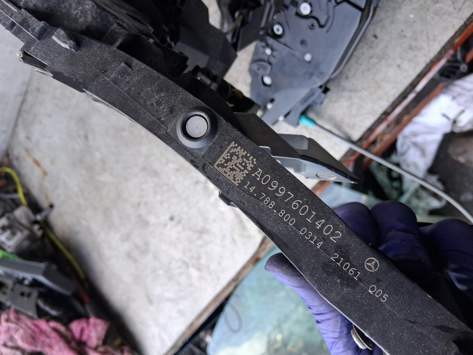 2020 MERCEDES A CLASS W177 OSF DRIVER FRONT DOOR LOCK MECHANISM A0997201802