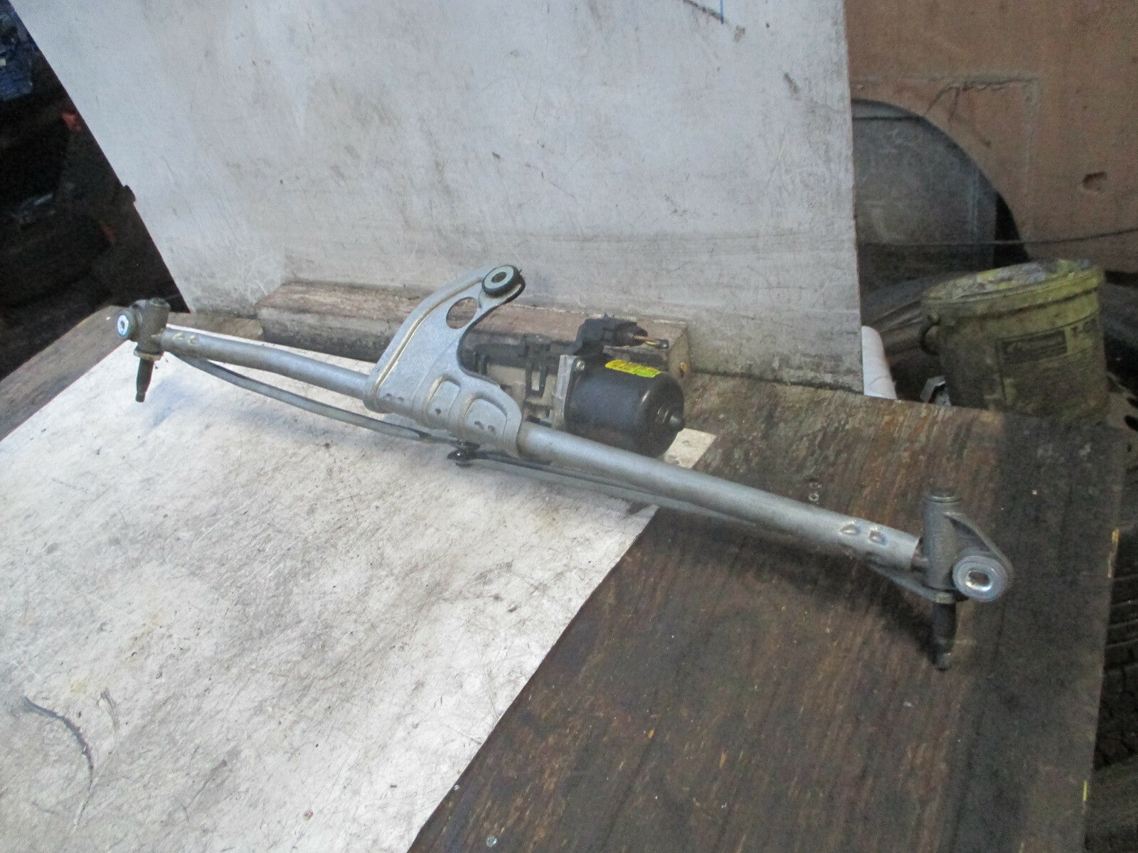 MINI COOPER D R56 2010 FRONT WINDSCREEN WIPER MOTOR LINKAGES 53555304
