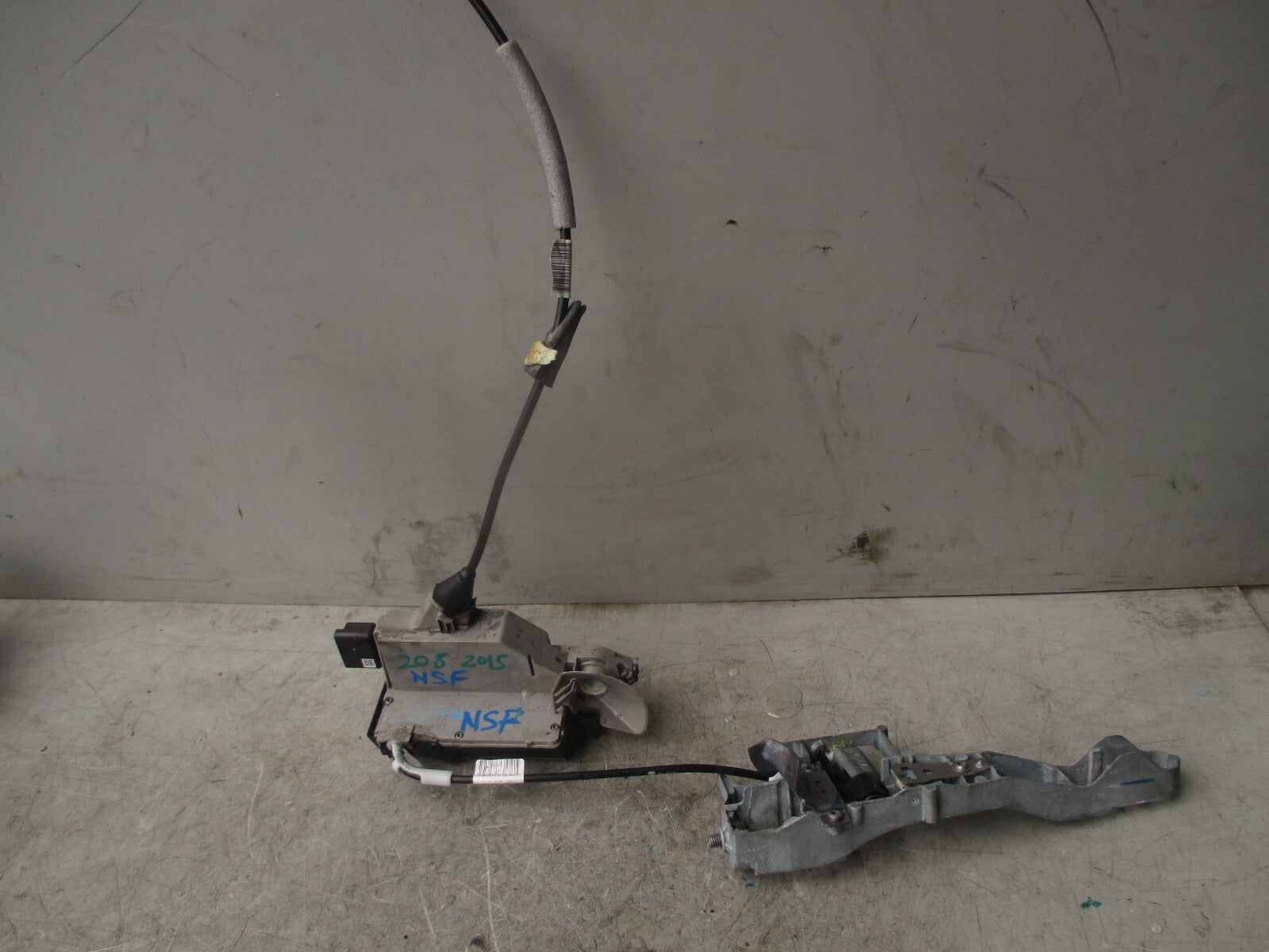 2015 PEUGEOT 208 5 DOOR NSF PASSENGER FRONT DOOR LOCK MECHANISM