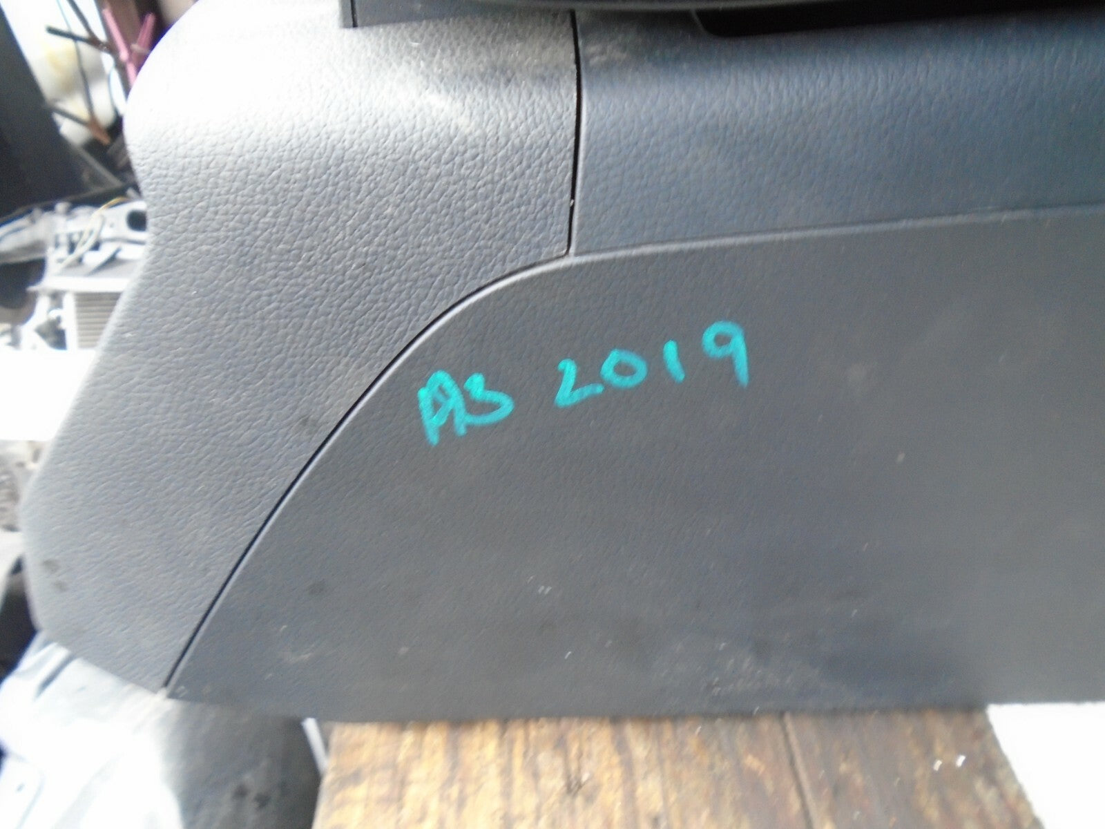 AUDI A3 2019 8V CENTRE CONSOLE WITH ARM REST 8V2863241