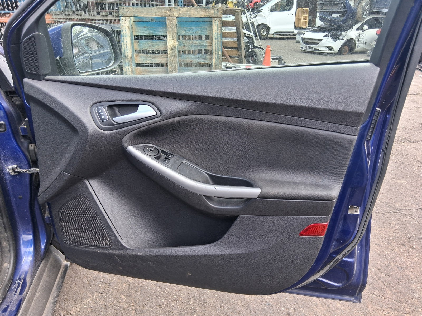 2015 FORD FOCUS MK3 HATCHBACK OSF DRIVER SIDE FRONT DOOR CARD PANEL