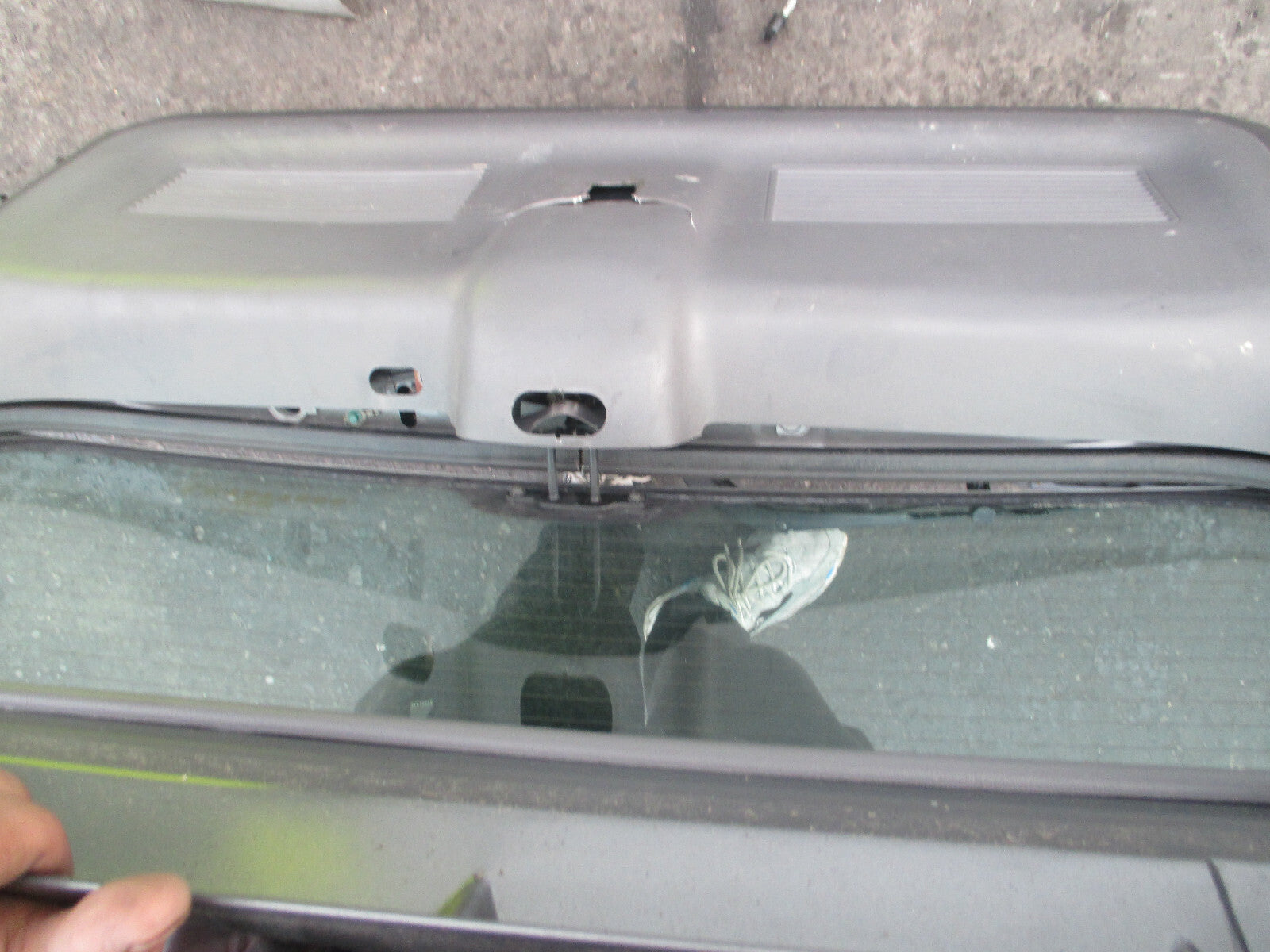 FORD EXPLORER 2000 REAR COMPLETE TAILGATE BOOTLID  PLATINUM METALLIC
