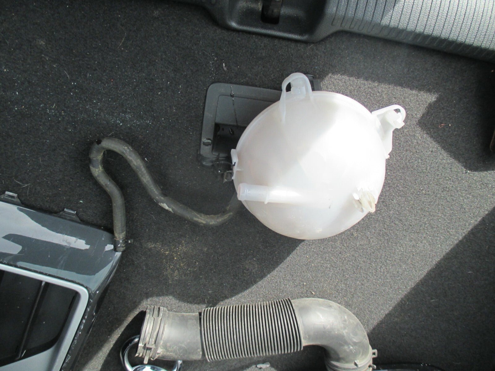 AUDI Q2 MK1 2020 1.0 PETROL TFSI EXPANSION TANK WATER COOLANT BOTTLE 5Q0121407M