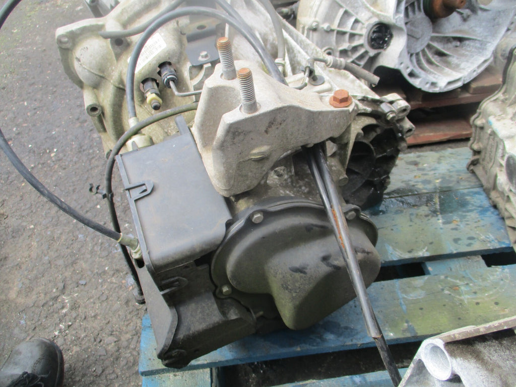 FORD FIESTA MK7 2014 1.2 PETROL 5 SPEED MANUAL GEARBOX 8A6R7002JN