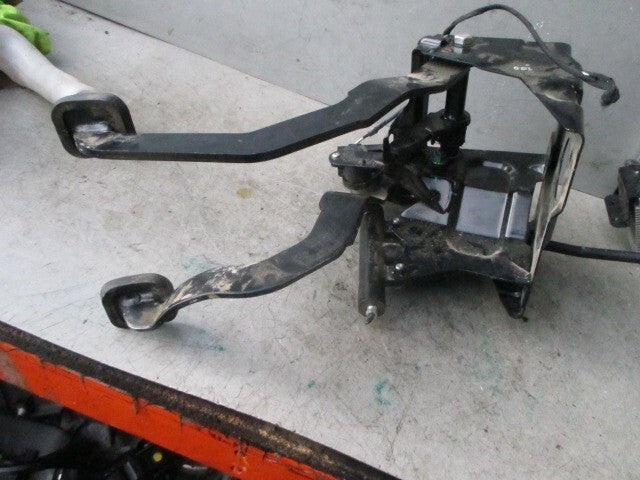 2020 LDV SAIC V80 2.5 DIESEL CLUTCH MASTER CYLINDER BRAKE PEDAL ASSEMBLY