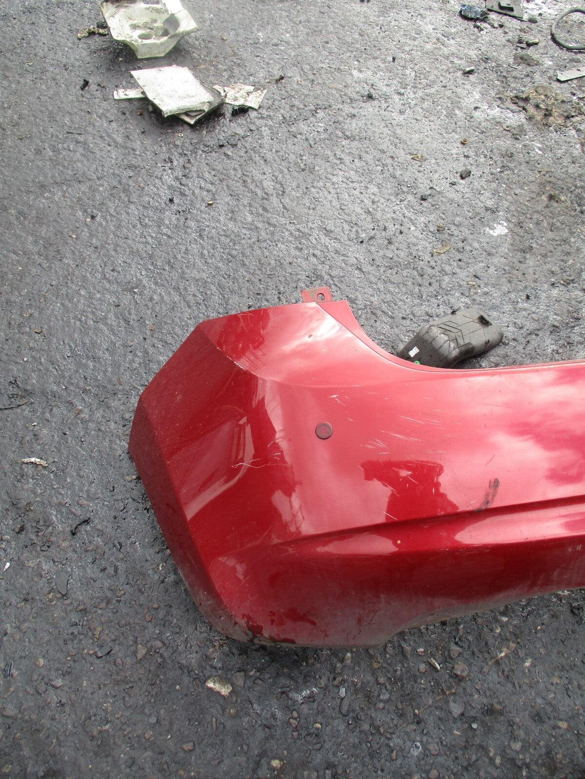 2015 NISSAN NOTE E12 HATCHBACK REAR COMPLETE BUMPER PDC SENSORS RED