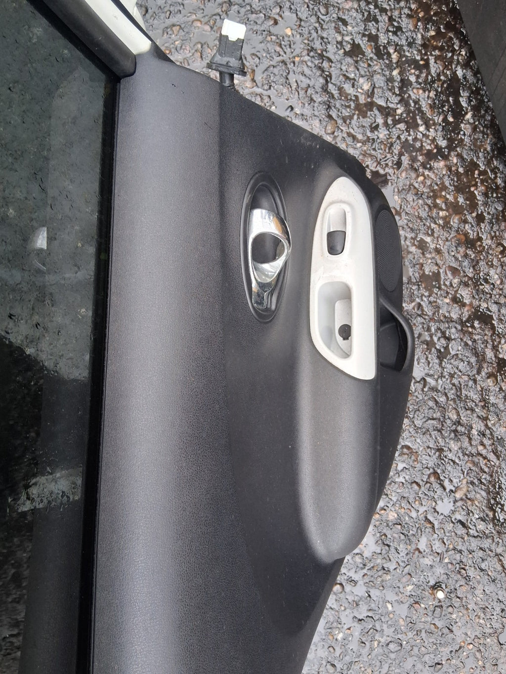 2016 NISSAN JUKE MK1 NSR PASSENGER SIDE REAR LEFT COMPLETE DOOR WHITE